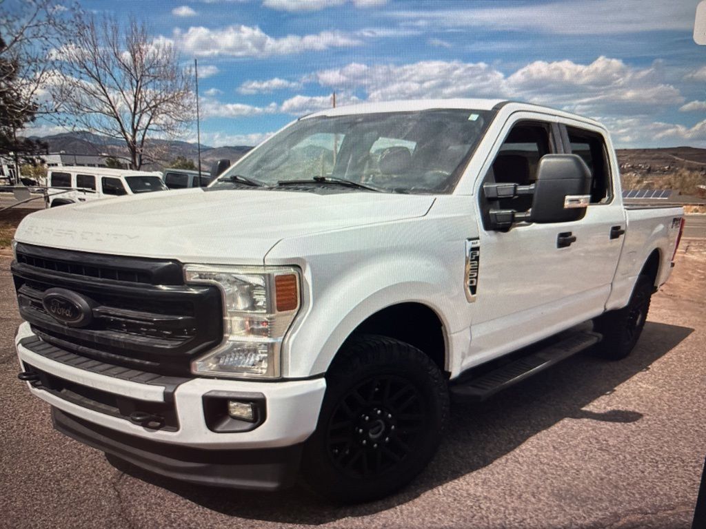 Oxford White 2022 Ford F-250 Super Duty XLT Crew Cab 4WD Pickup Truck Four-Wheel Drive Automatic