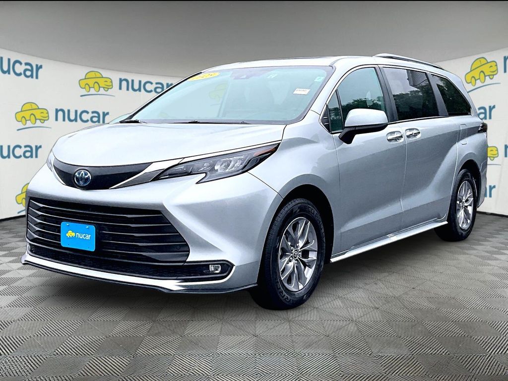 2025 Toyota Sienna — photo 3