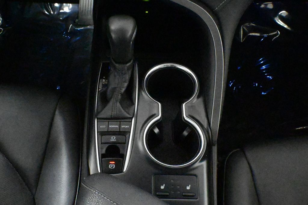 2018 Toyota Camry XSE 24