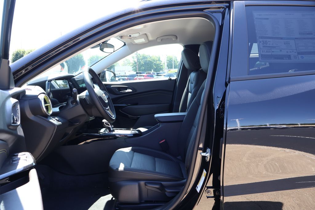 Thumbnail: 2026 Chevrolet Trax - 14