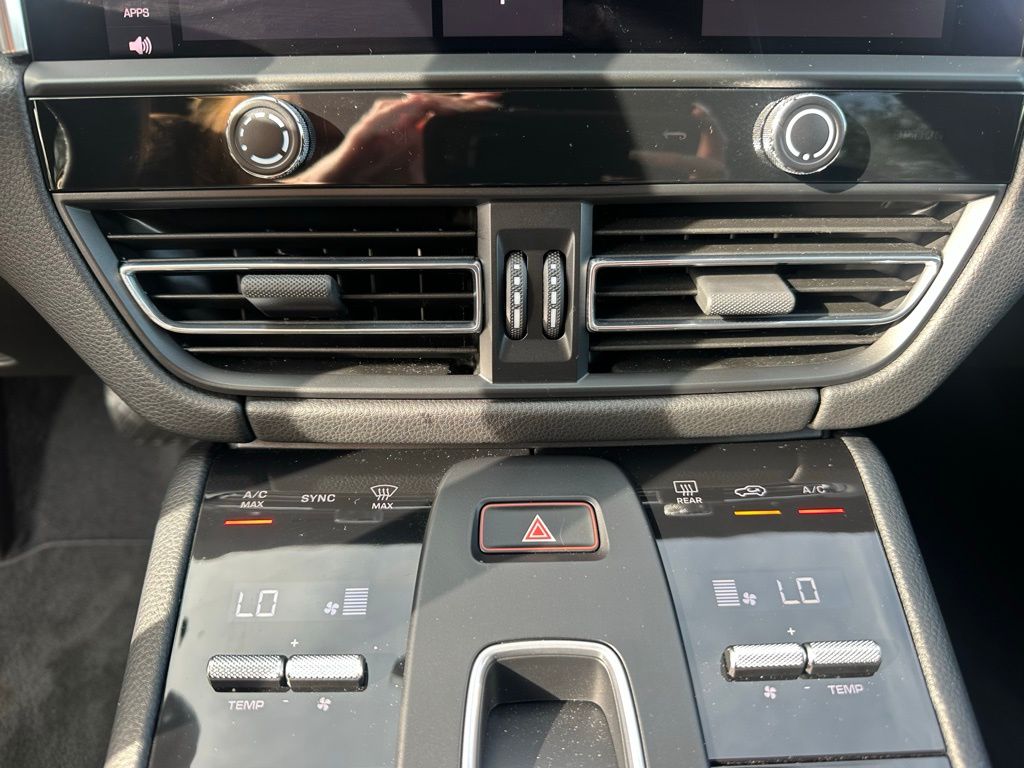 Thumbnail: 2023 Porsche Macan - 22