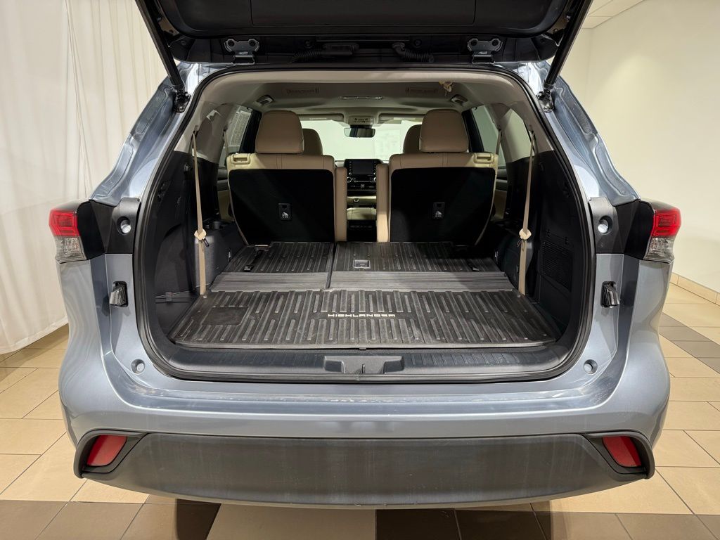 2022 Toyota Highlander XLE 12