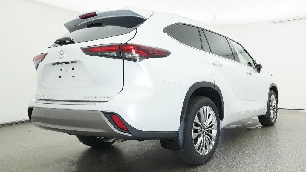 Thumbnail: 2026 Toyota Highlander - 22