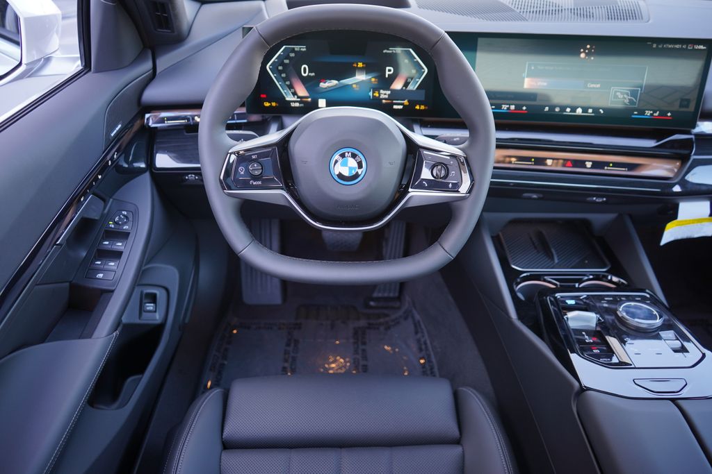 2025 BMW i5 xDrive40 16