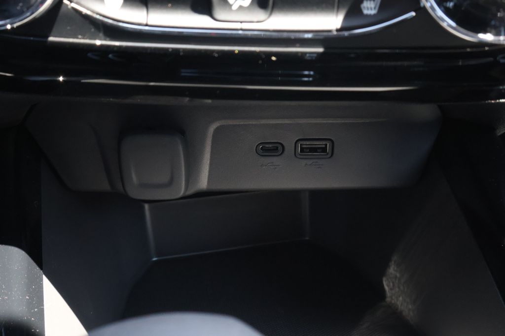 2025 Chevrolet Trax LT 27