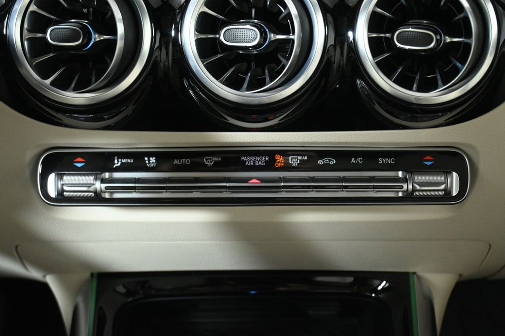 Thumbnail: 2025 Mercedes-Benz GLA - 24