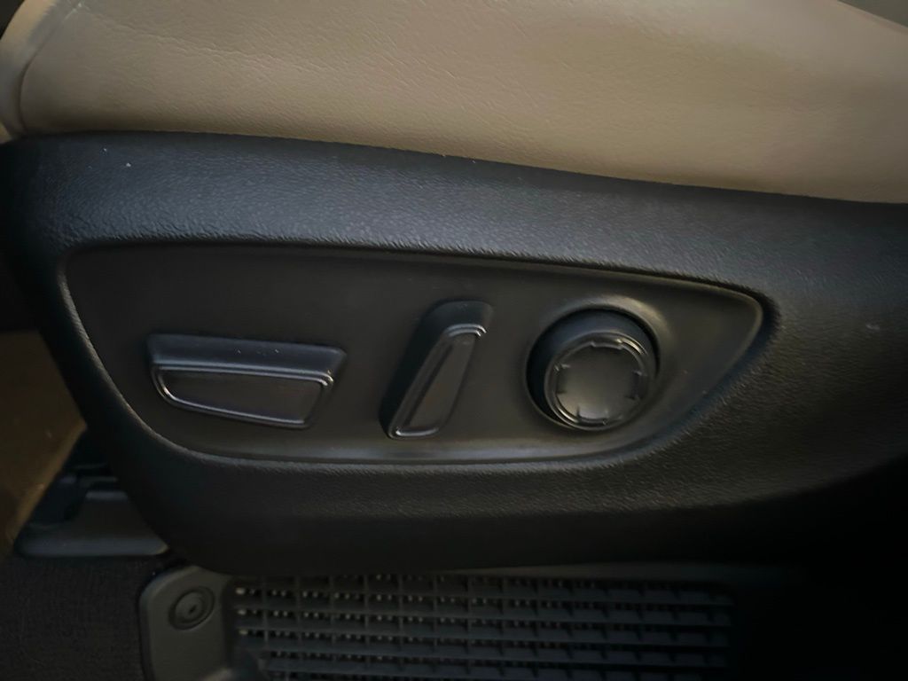 Thumbnail: 2024 Toyota Sienna - 17