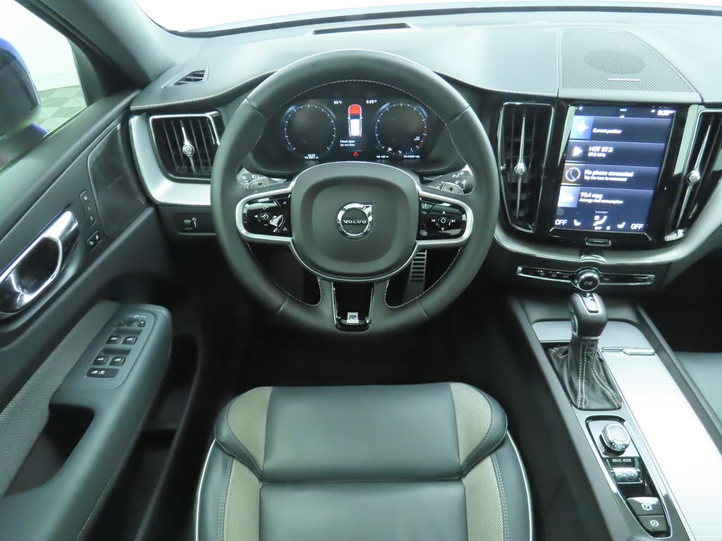 Thumbnail: 2020 Volvo XC60 - 10