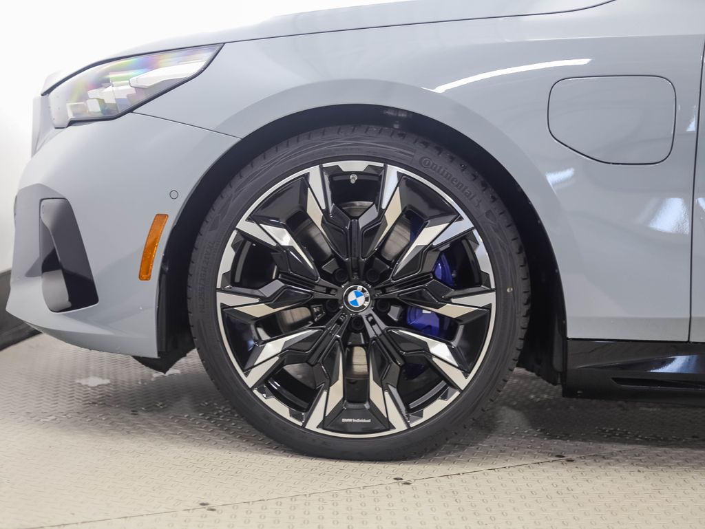 Thumbnail: 2026 BMW 5 Series - 2