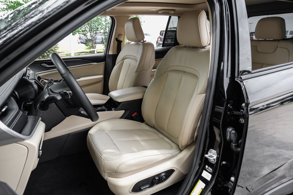 used 2022 Jeep Grand Cherokee car, priced at $29,300