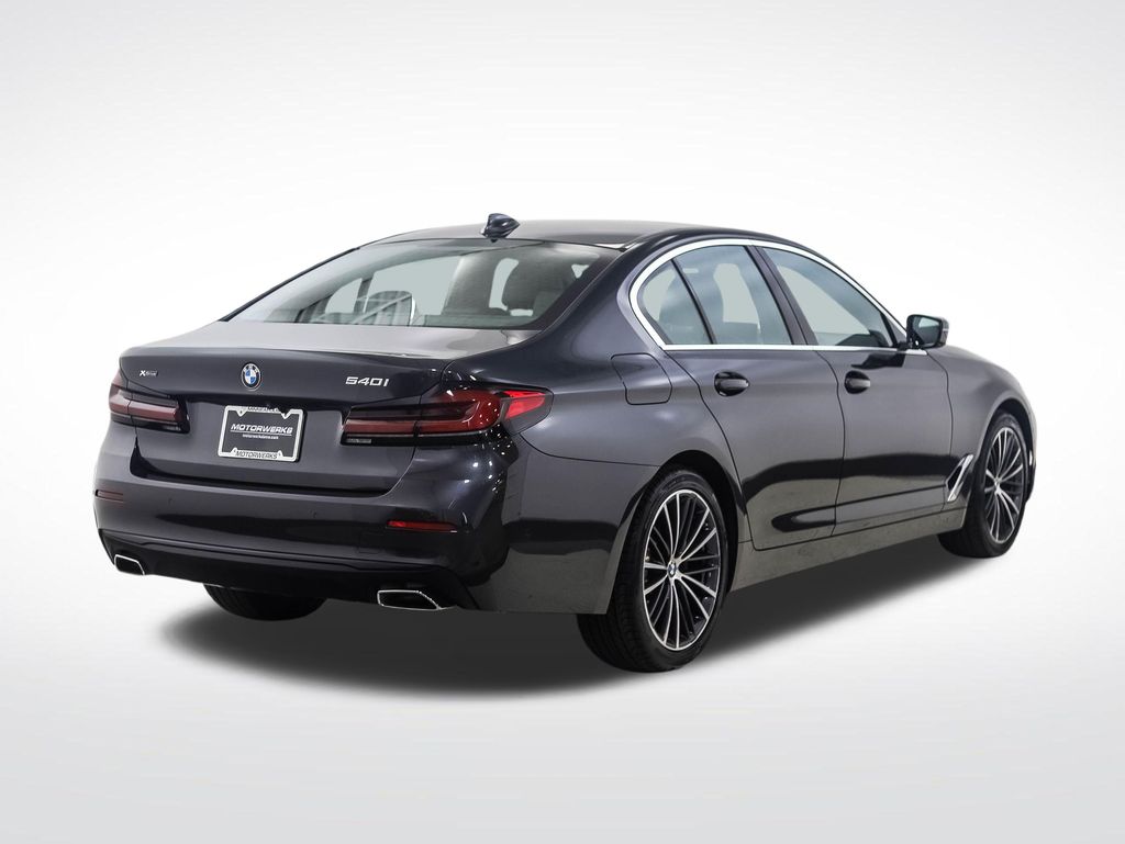 Thumbnail: 2021 BMW 5 Series - 5