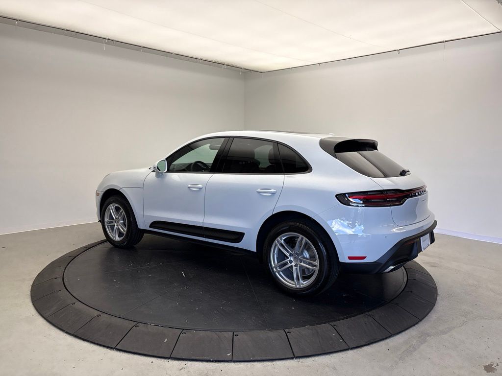 Thumbnail: 2026 Porsche Macan - 3