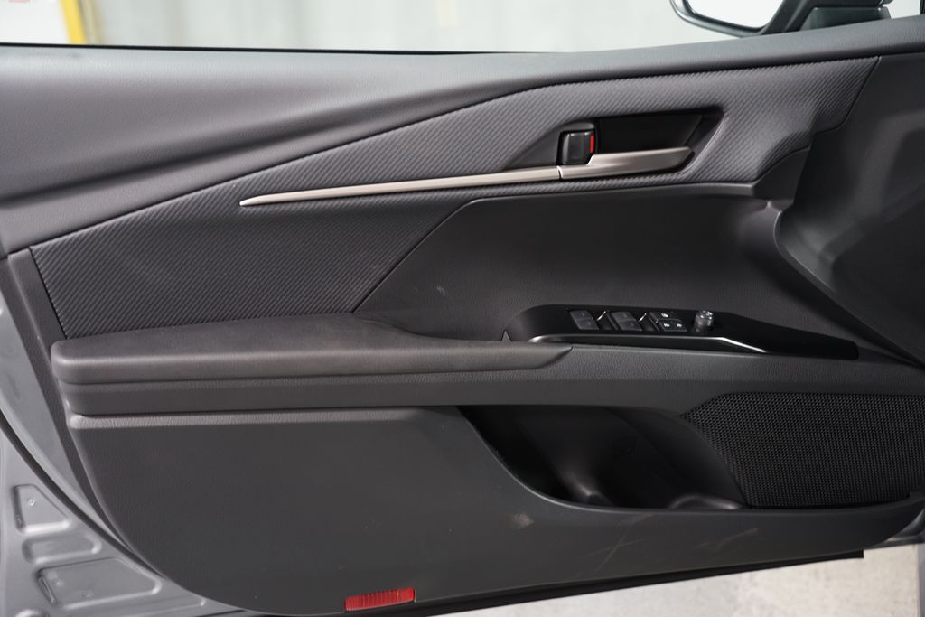 2025 Toyota Camry SE 31