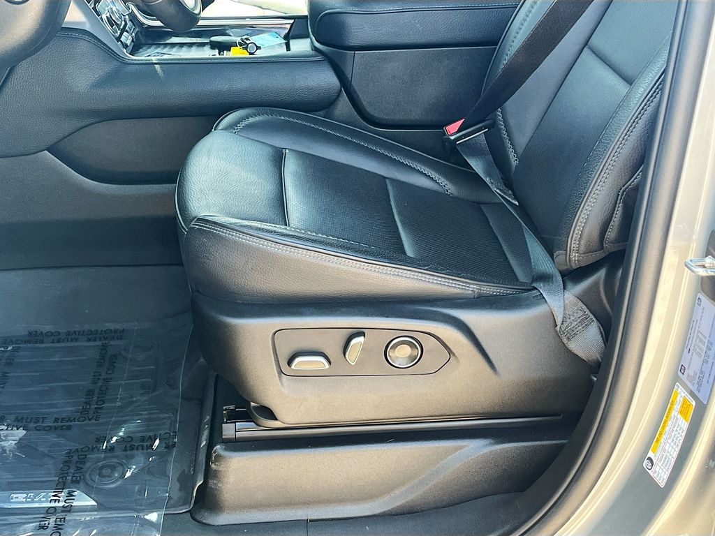 Used 2024 Silver GMC Denali image 20