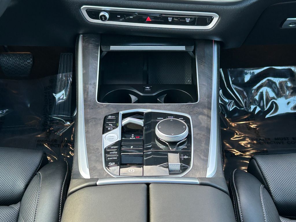 2025 BMW X5 xDrive50e 27