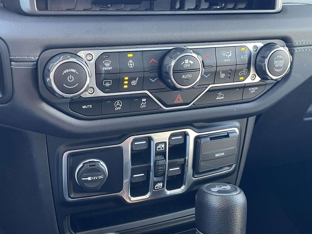 2024 Jeep Wrangler 4-Door Sahara - Photo 38