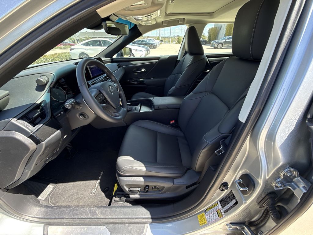 Thumbnail: 2025 Lexus ES - 30