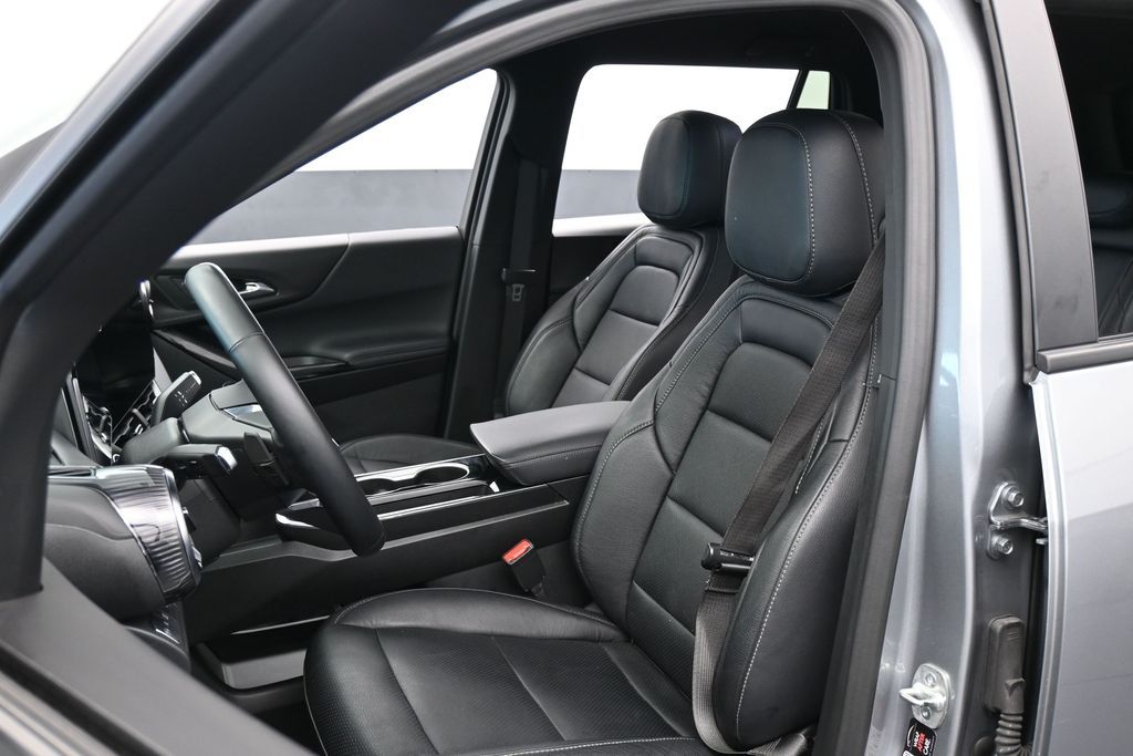 Used 2025 Sterling Gray Metallic Chevrolet LT image 10