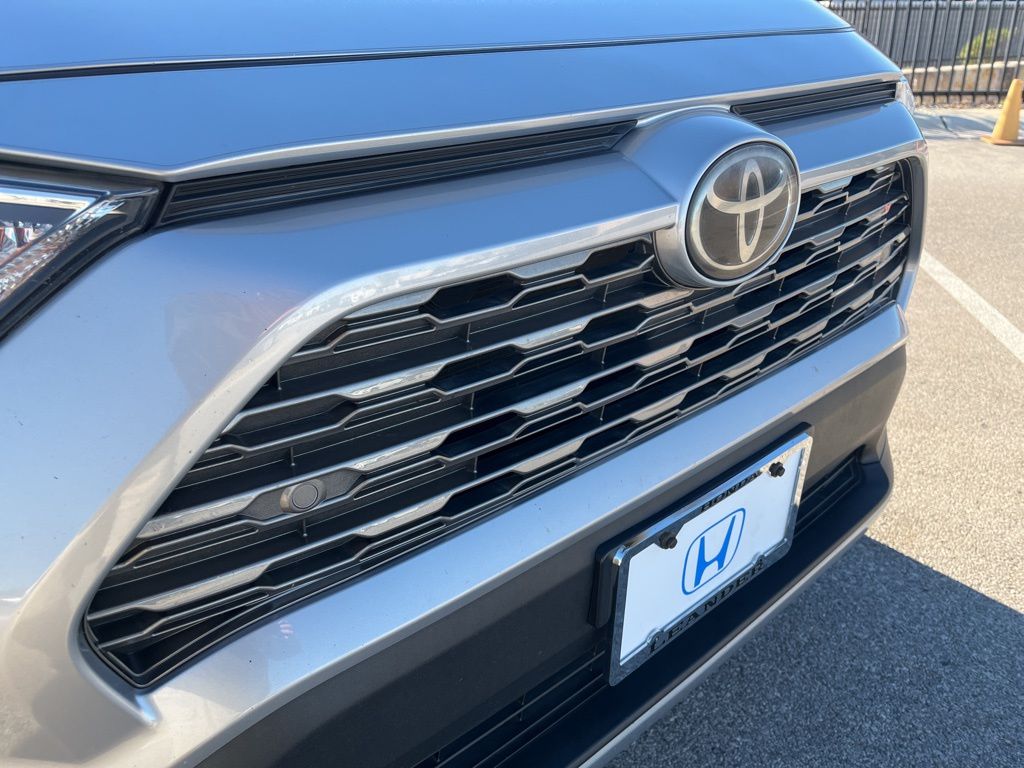 Thumbnail: 2019 Toyota RAV4 - 15