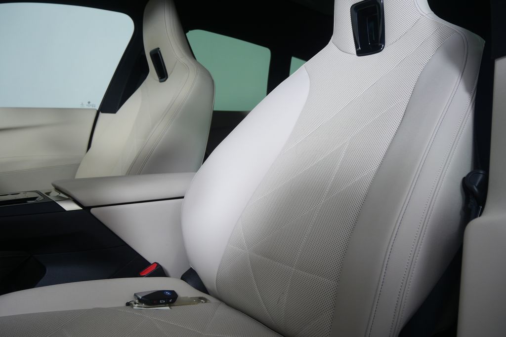 Thumbnail: 2023 BMW iX - 10