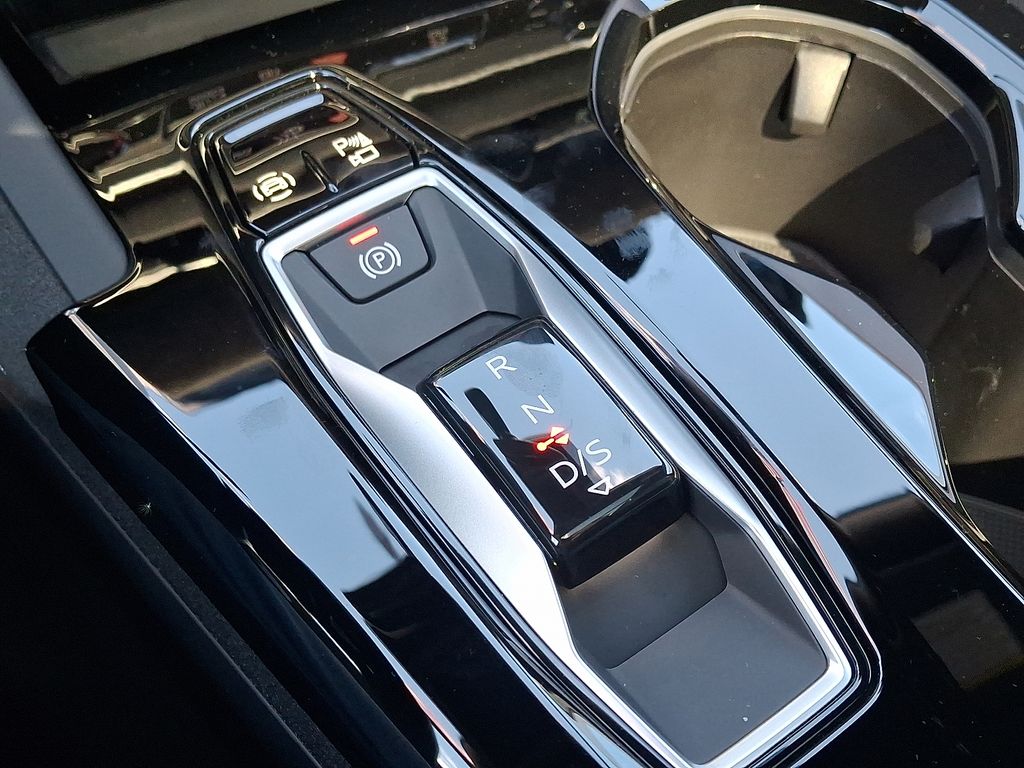 Thumbnail: 2026 Audi SQ5 - 12