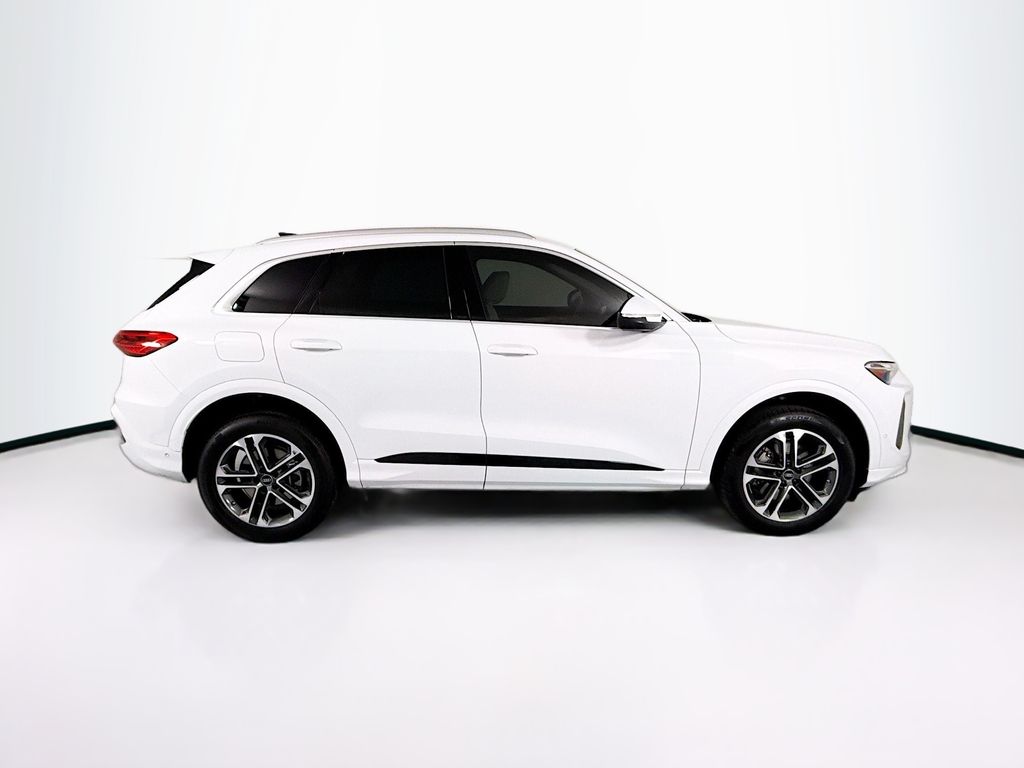 Thumbnail: 2025 Audi Q5 - 4
