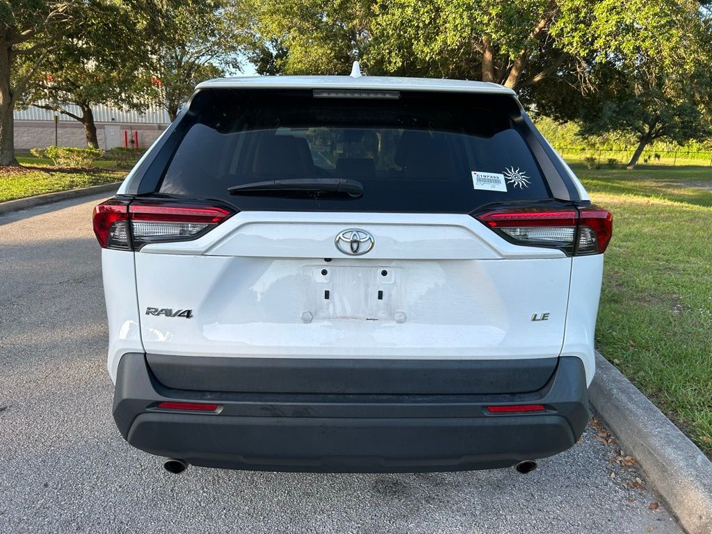 2022 Toyota RAV4 LE 4