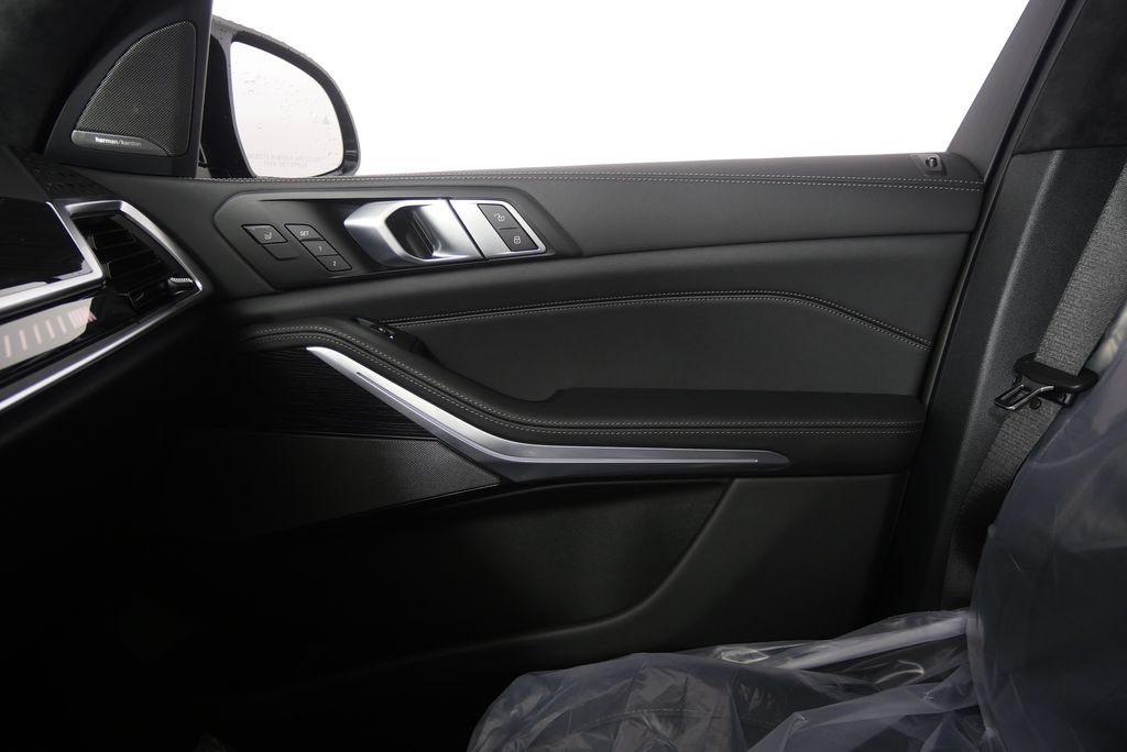 Thumbnail: 2026 BMW X7 - 25