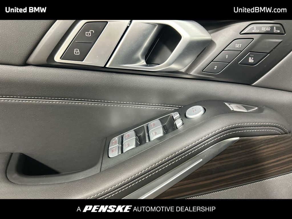 Thumbnail: 2025 BMW X7 - 11