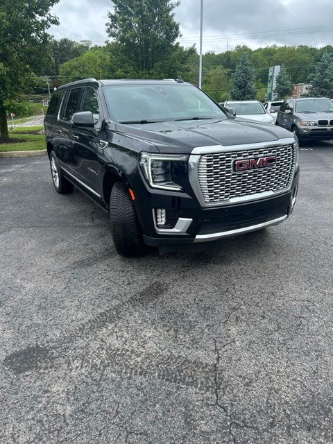 Used 2022 Black GMC Denali image 4