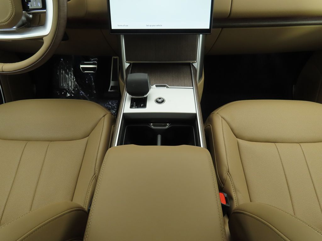 2025 Land Rover Range Rover SE 16