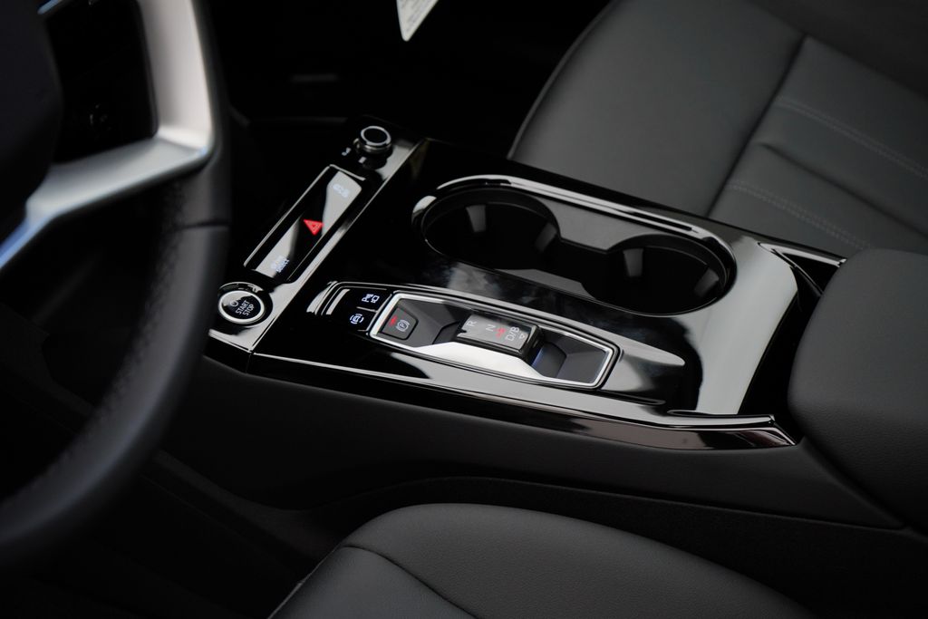 2025 Audi Q6 e-tron Premium 9