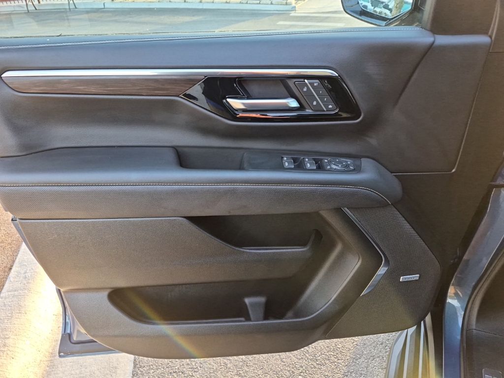 Used Car 2025 Chevrolet Suburban  Premier For Sale Under $70,000 In Austin, Texas