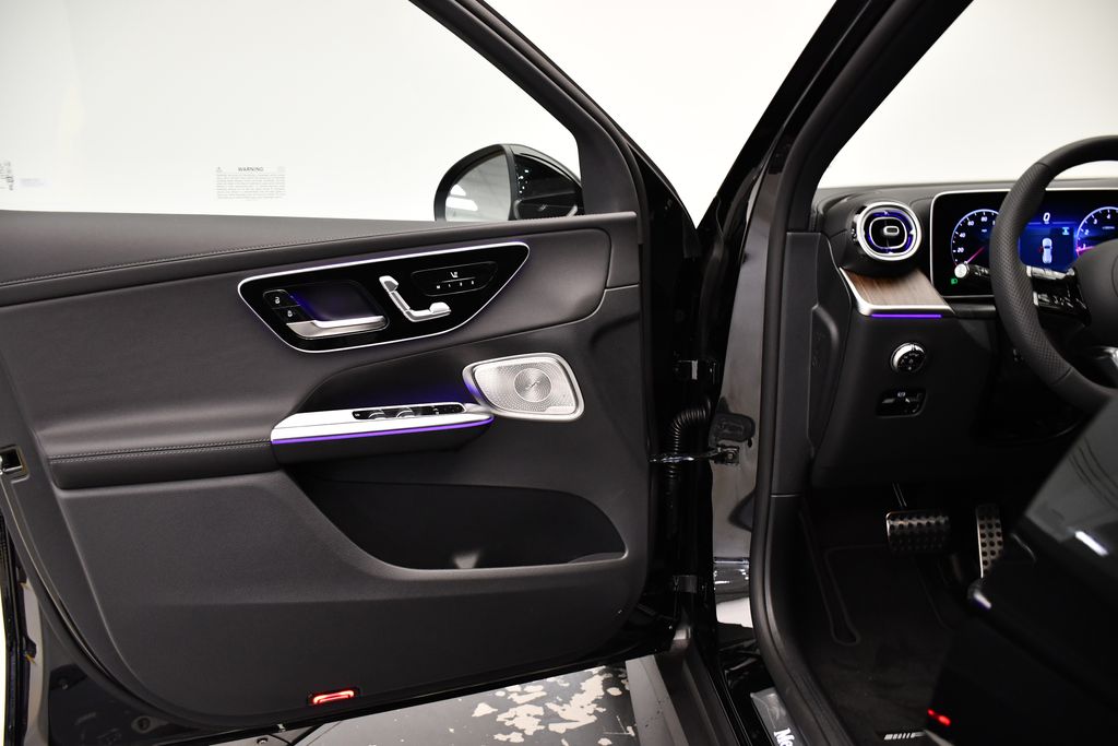 2025 Mercedes-Benz GLC 300 30