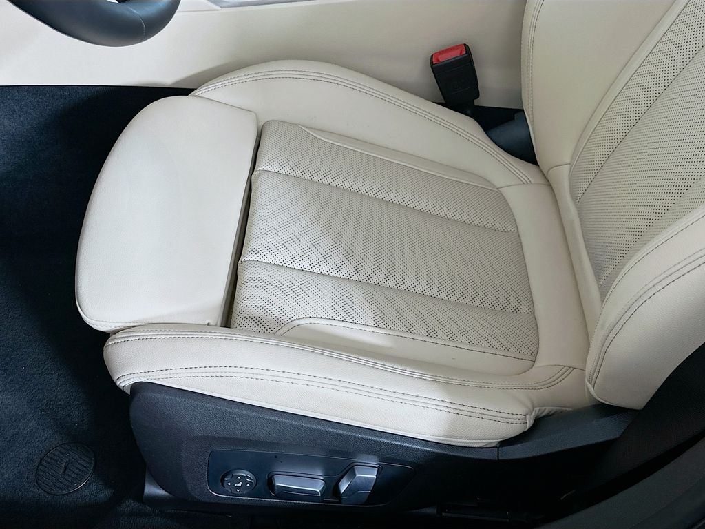 Thumbnail: 2023 BMW 3 Series - 20