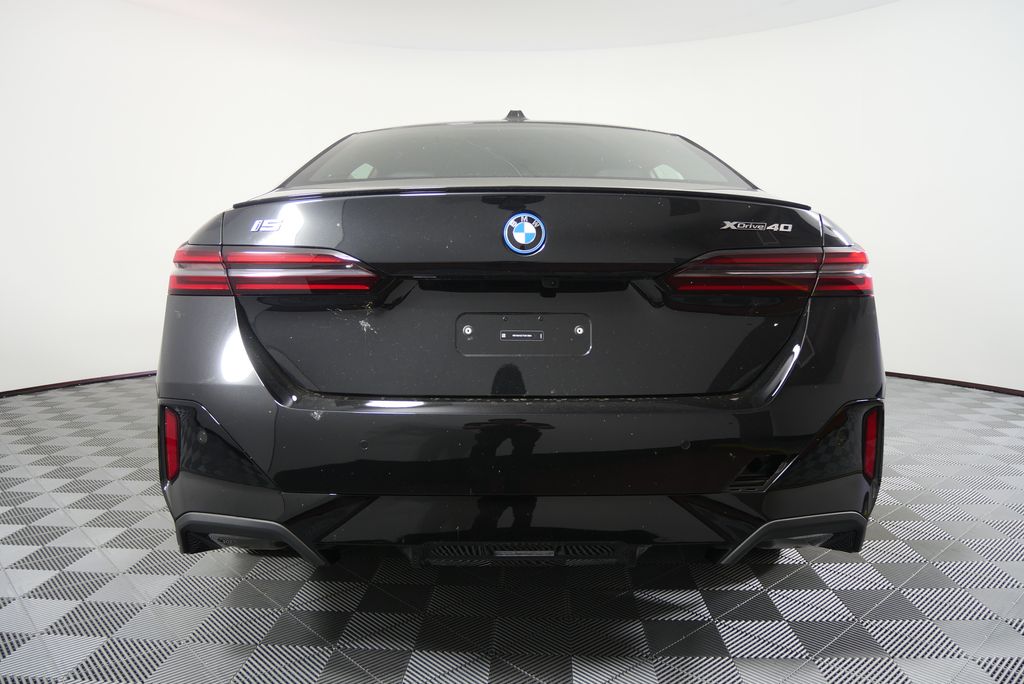 Thumbnail: 2026 BMW i5 - 4