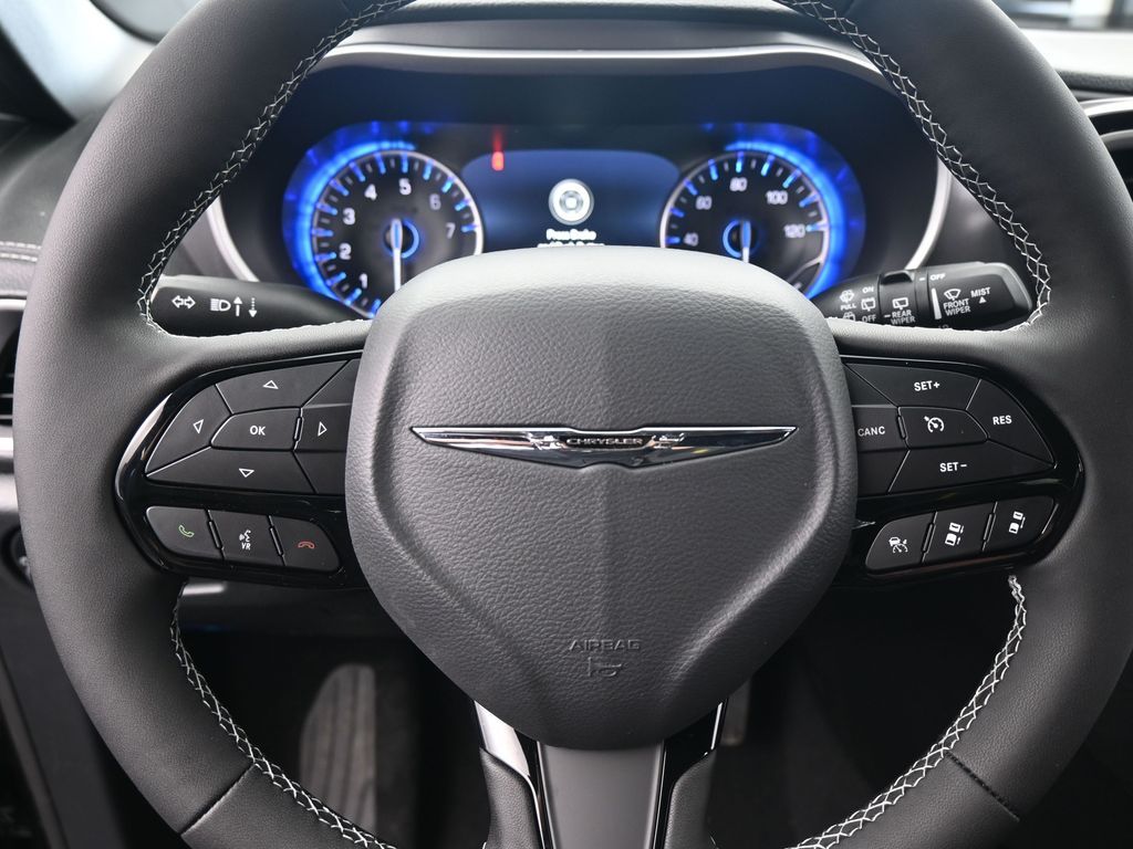 New 2026 Diamond Black Crystal Pearlcoat Chrysler Select image 16