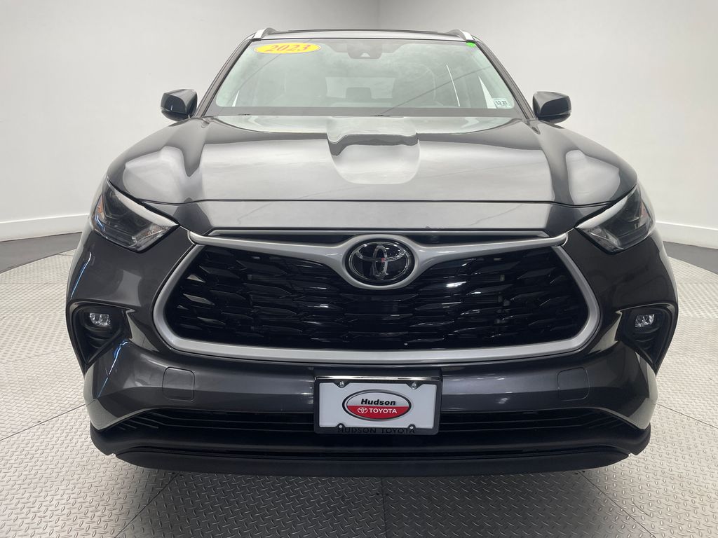 Thumbnail: 2023 Toyota Highlander - 2