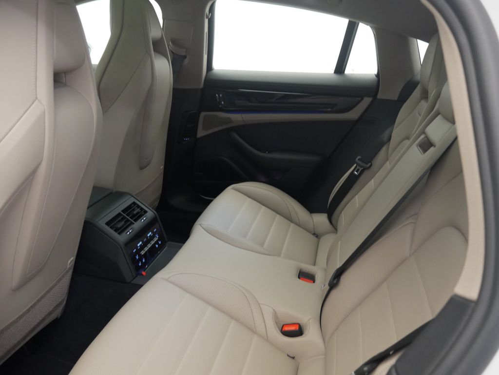 Thumbnail: 2026 Porsche Panamera - 23