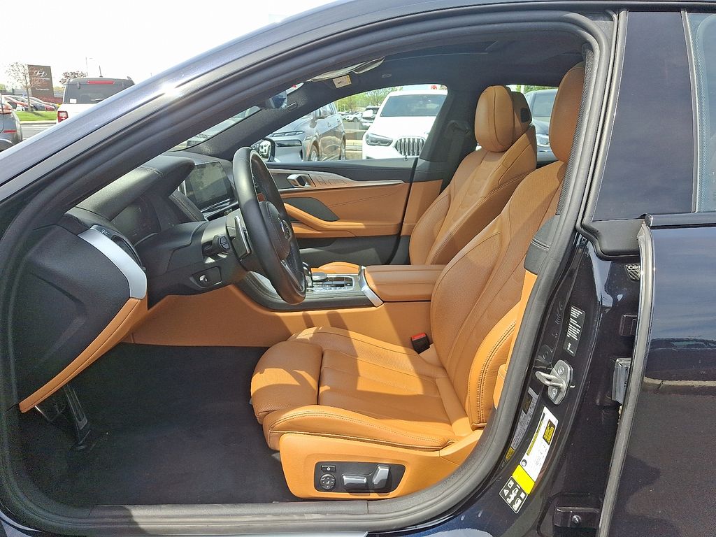 2022 BMW 8 Series  15