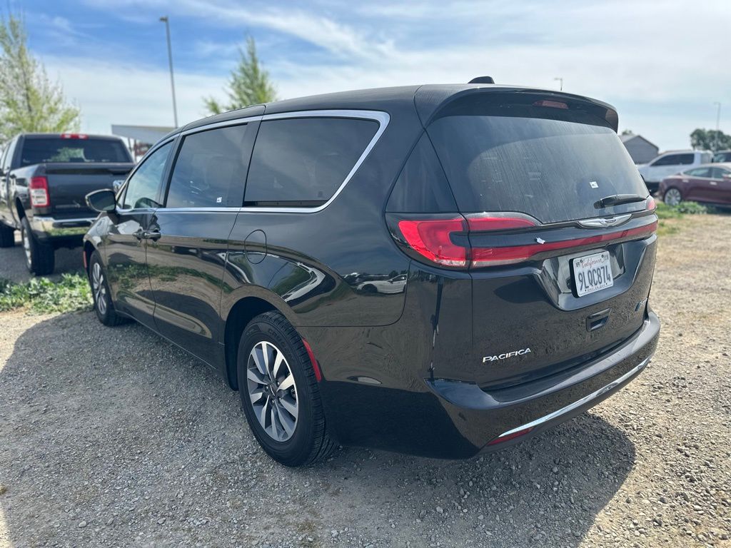 Used 2024 Black Chrysler Select image 4