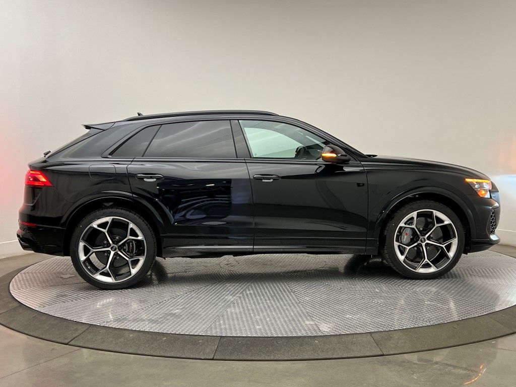Thumbnail: 2026 Audi RS Q8 - 7