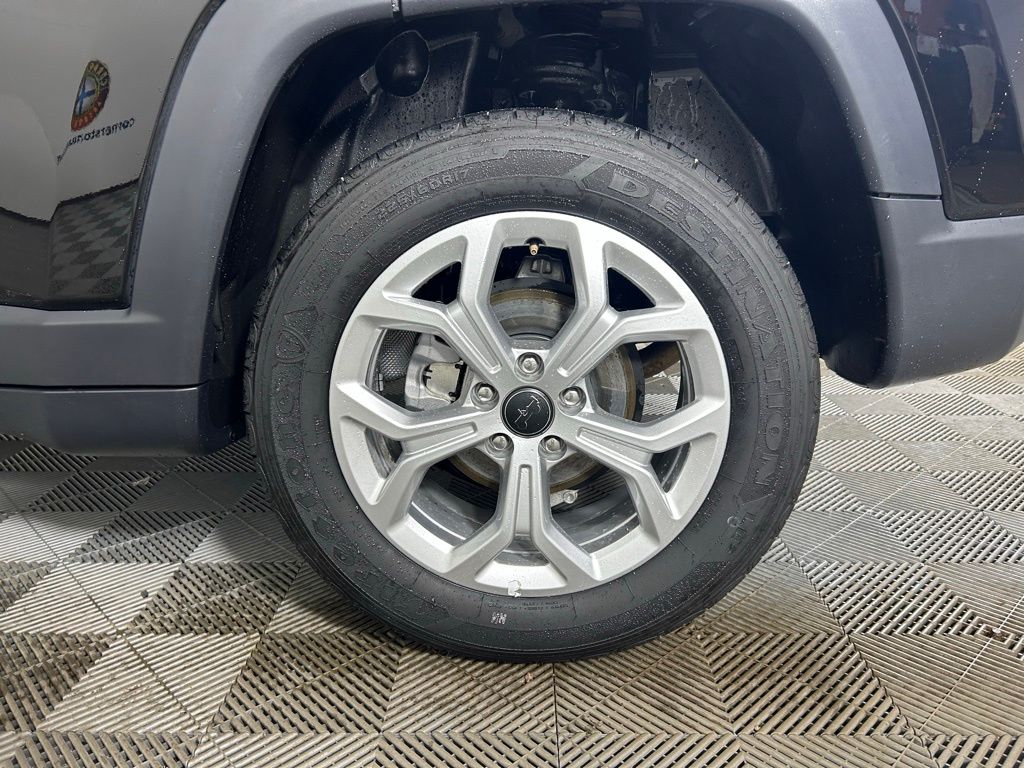 Used 2025 Black Jeep Latitude image 24