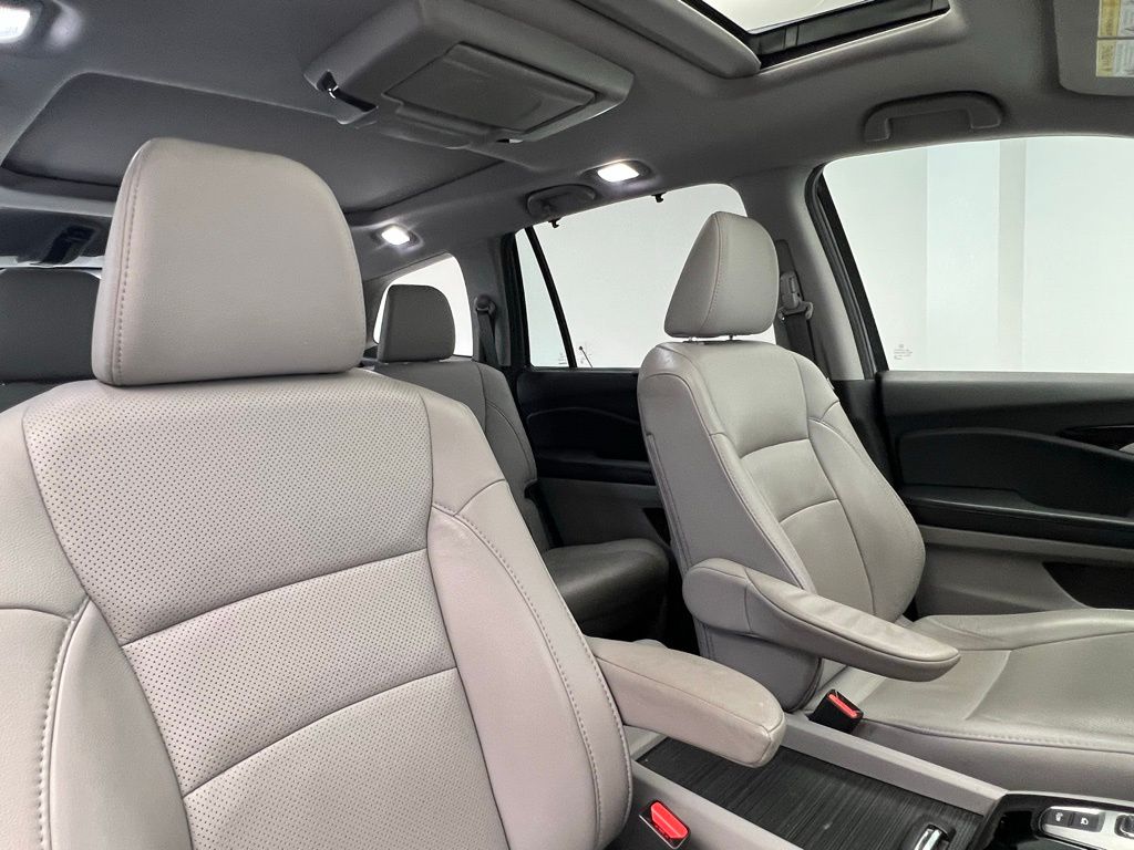 Thumbnail: 2019 Honda Pilot - 7