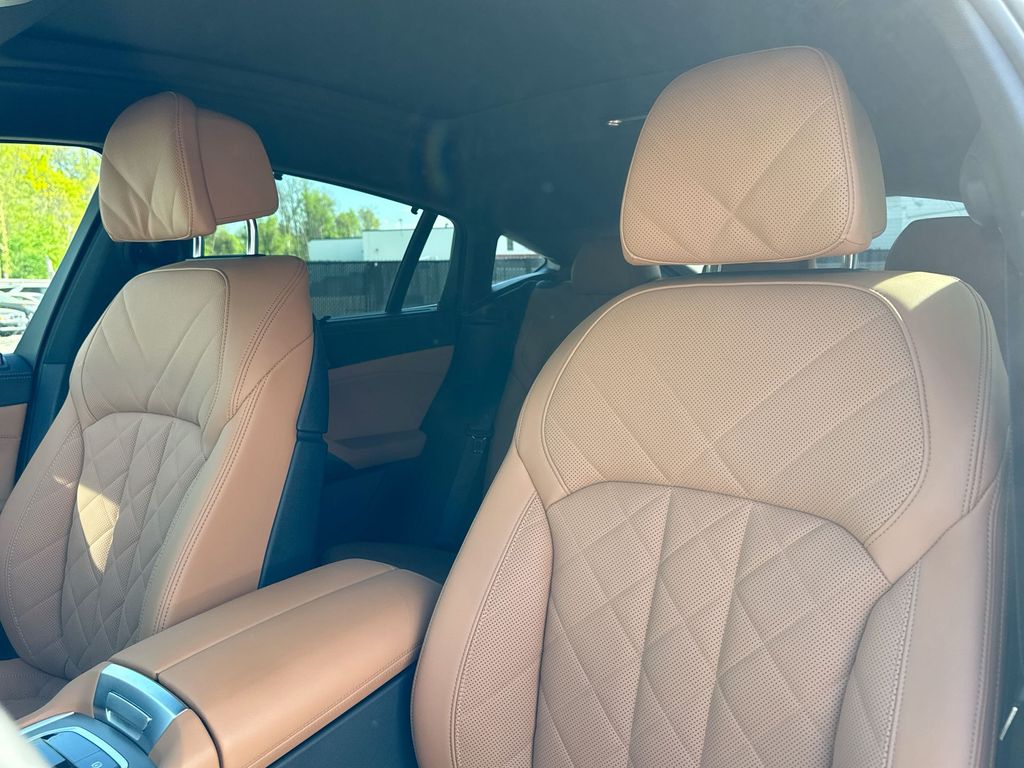 2023 BMW X6 M50i 11