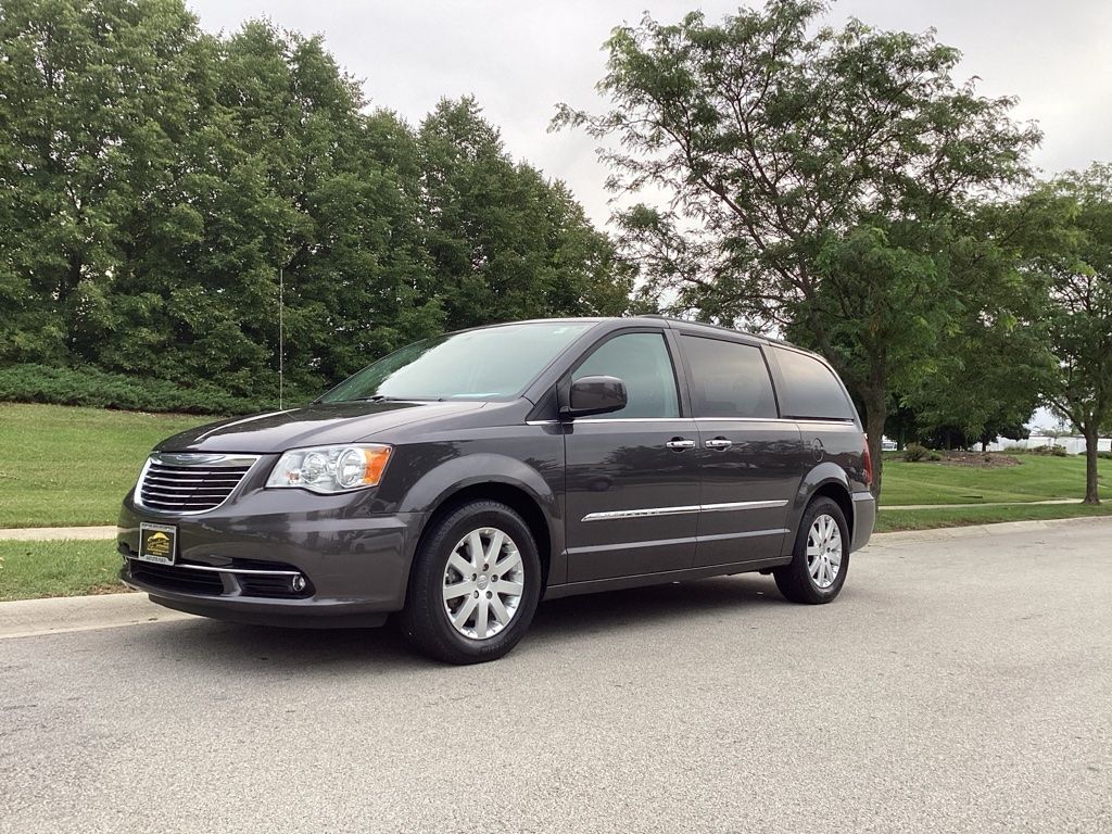 Gray (Granite Crystal Metallic Clearcoat) 2016 Chrysler Town & Country Minivan Front-Wheel Drive 6-Speed Automatic