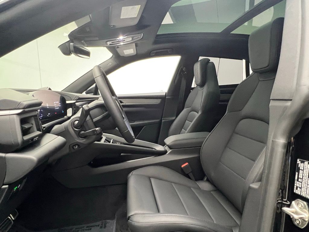 Thumbnail: 2025 Porsche Macan - 5
