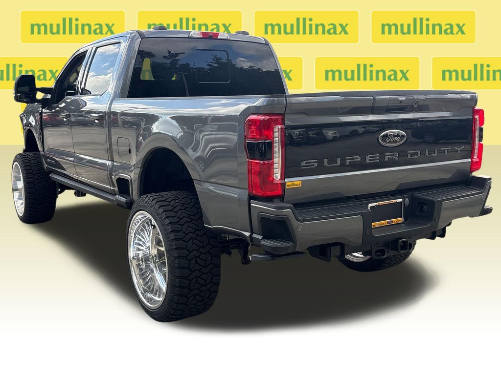 Used 2024  Ford Lariat image 11