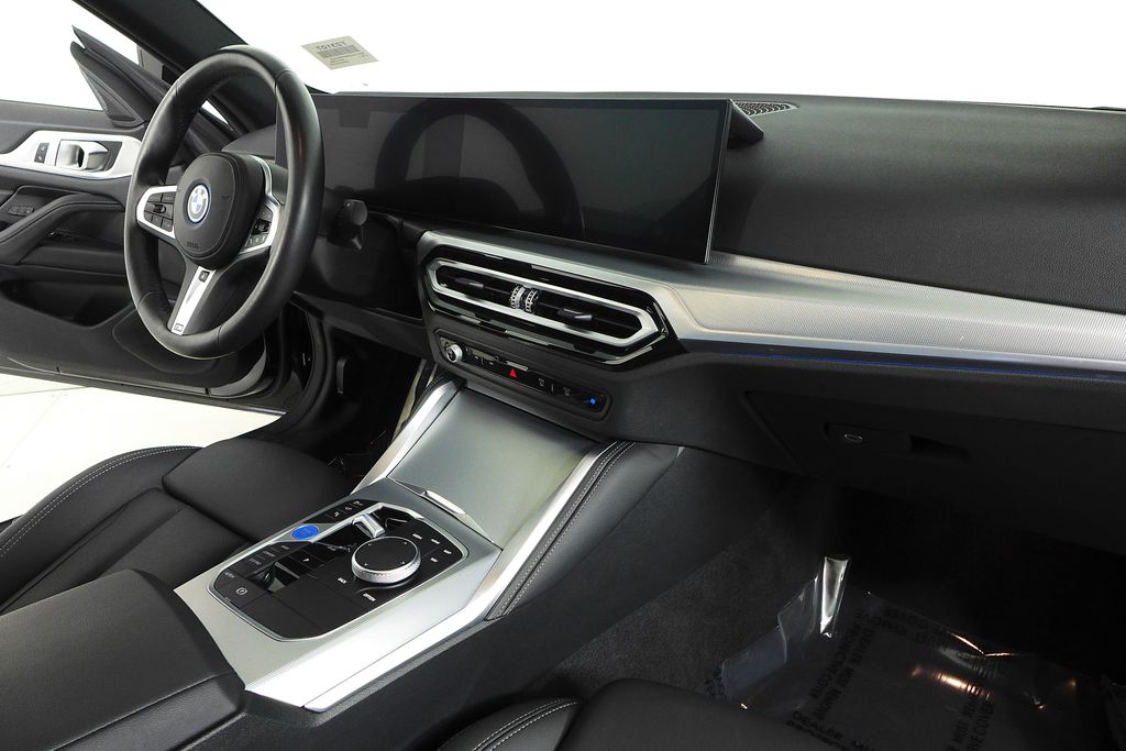 Thumbnail: 2023 BMW i4 - 13