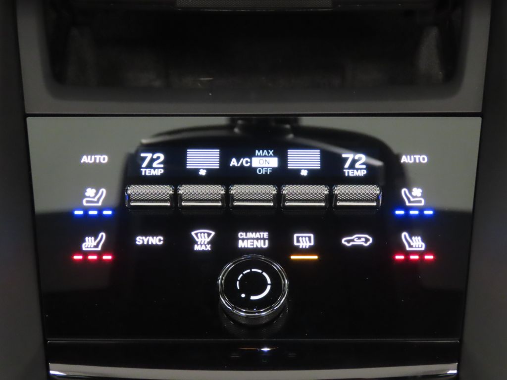 Thumbnail: 2025 Porsche Macan - 30